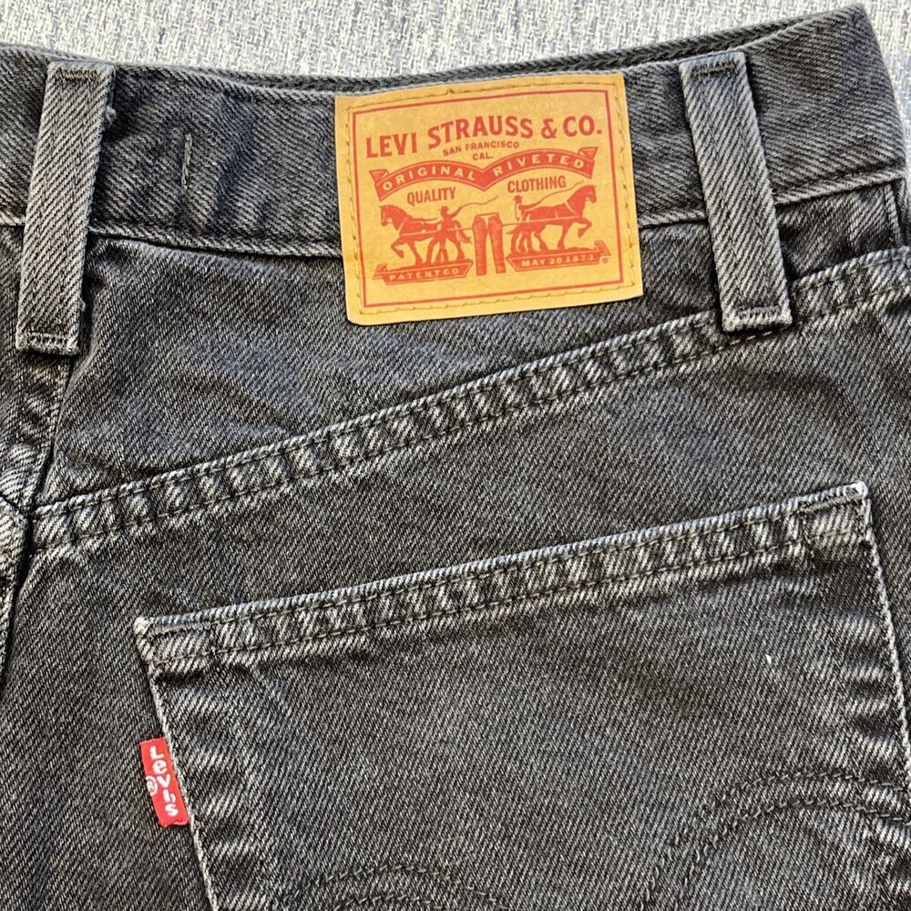 Levi’s High Waisted Mom Shorts  Black Denim Size 29 - Picture 8 of 8